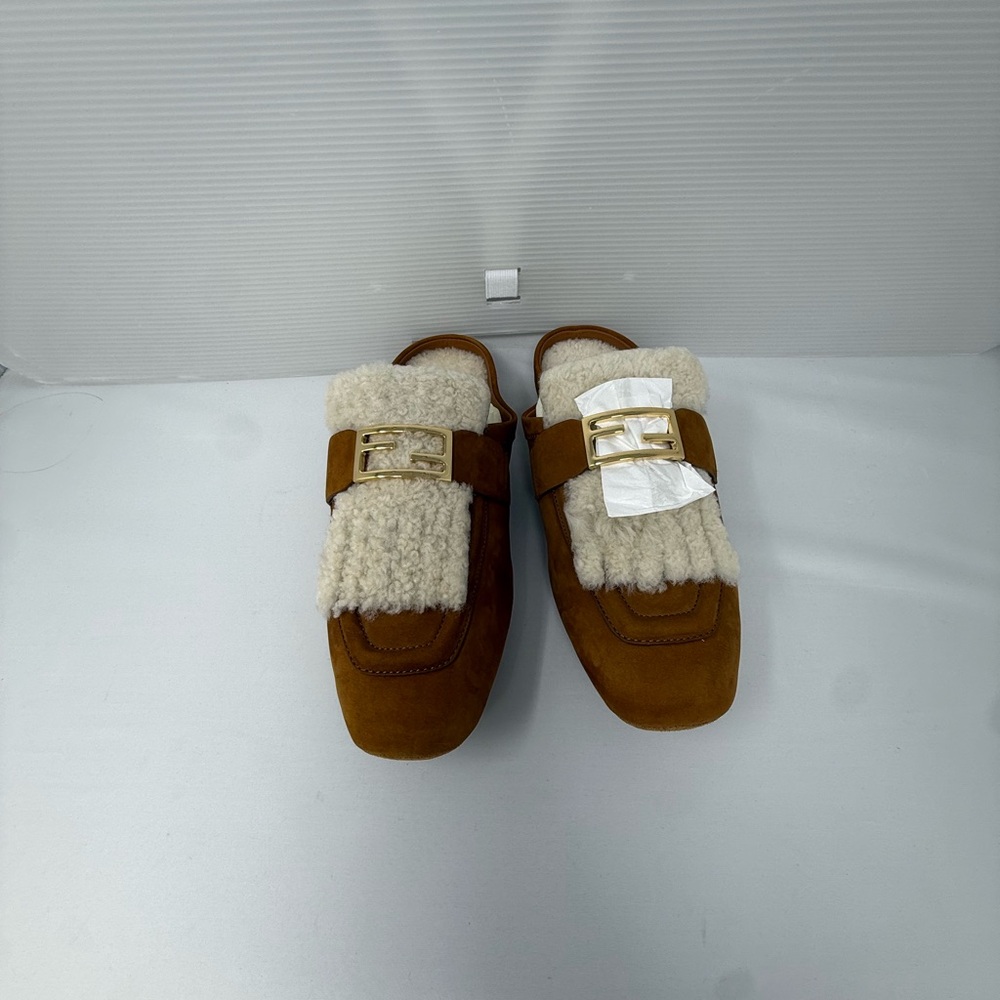 Fendi women’s size 38 Brown Shearling Buckle Loafers